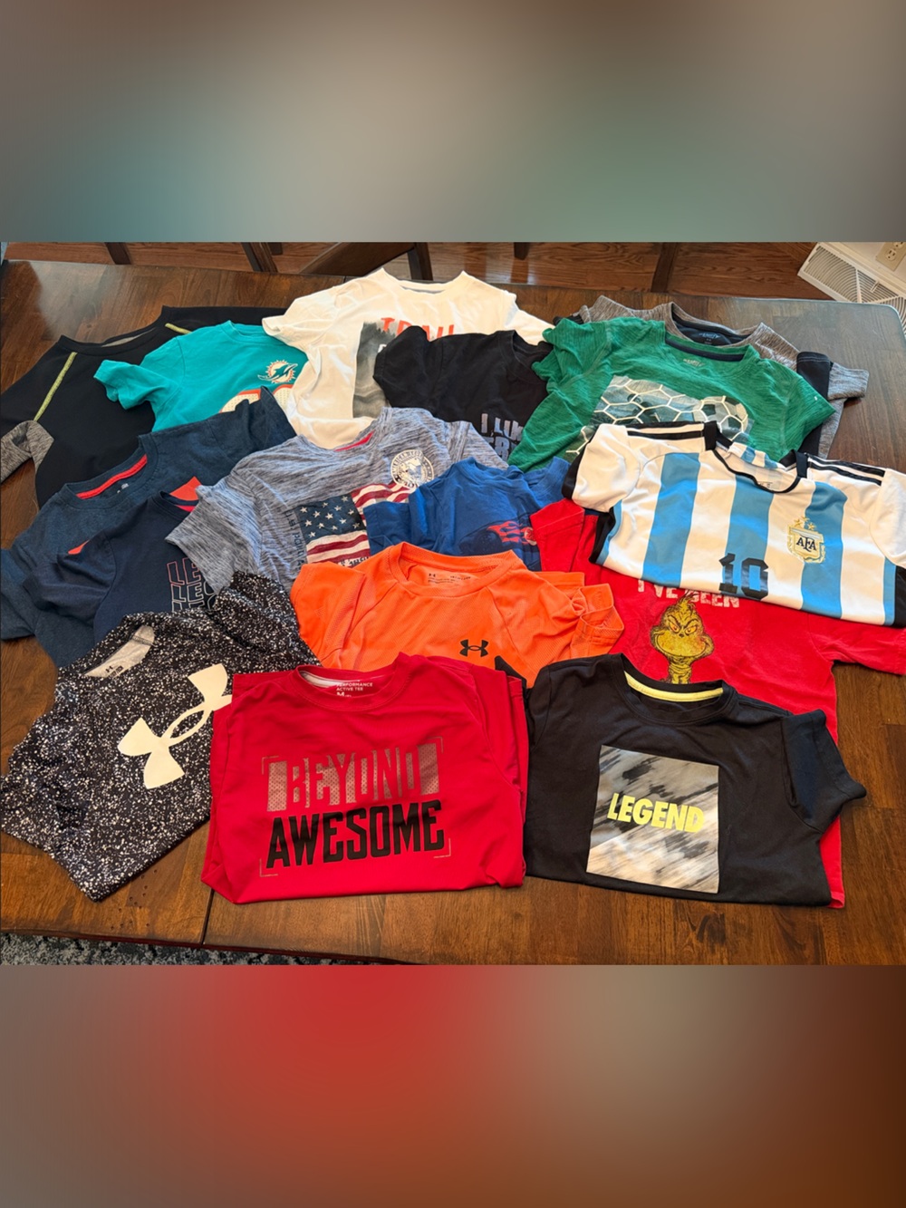 Bundle of 16 Boys Boys Multi-Color Short-Sleeve Tees size 8/medium